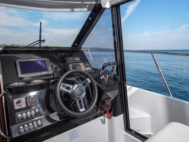 Noleggio barche Jeanneau Merry Fisher 1095 Fly a Pola su Samboat