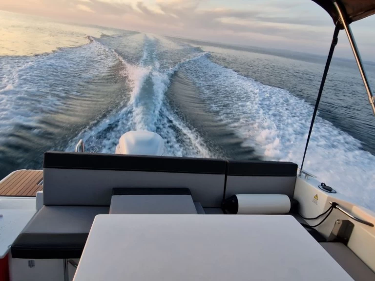 Noleggio Barca a motore a Pola – Jeanneau Merry Fisher 795 Series2