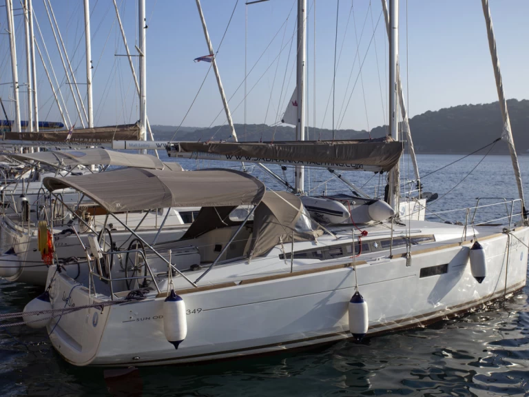 Noleggio barche Pola economico Sun Odyssey 349
