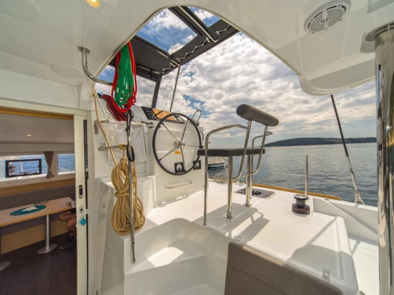 Noleggio Catamarano Lagoon con patente nautica