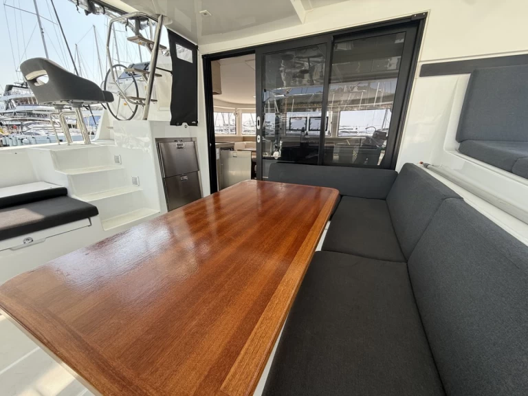 Noleggio barche Lagoon Lagoon 42 a Spalato su Samboat