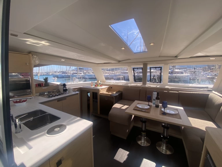 Noleggiare una Fountaine Pajot Isla 40 a Lefkáda