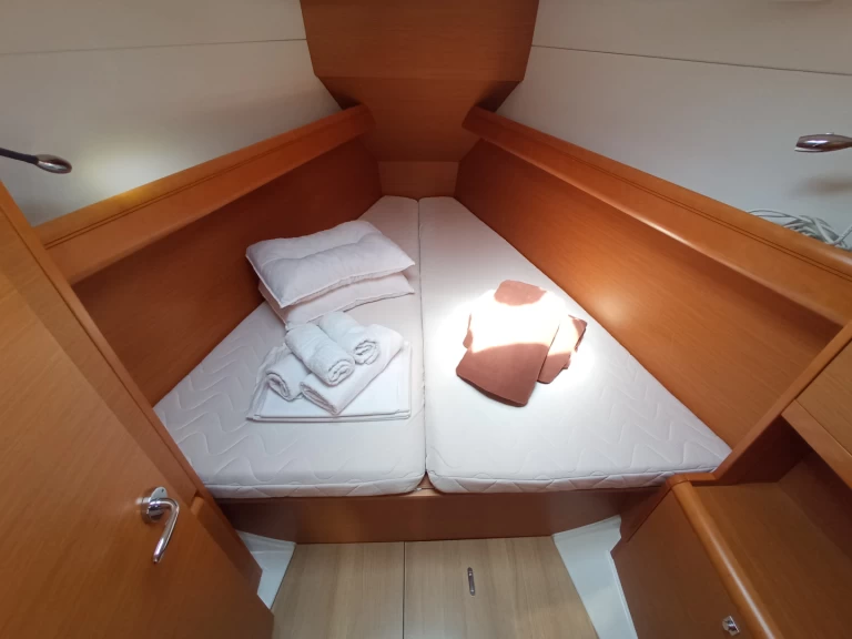 Noleggiare una Jeanneau Sun Odyssey 379 a Lefkáda