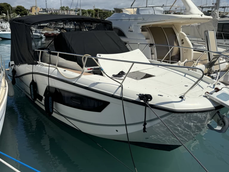 Noleggiare una Quicksilver Activ 875 Sundeck a Saint-Laurent-du-Var