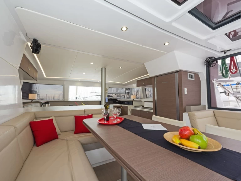 Catamarano a noleggio a Ávdira al miglior prezzo