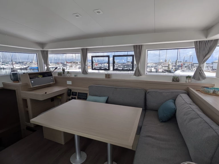 Noleggio Catamarano Lagoon con patente nautica