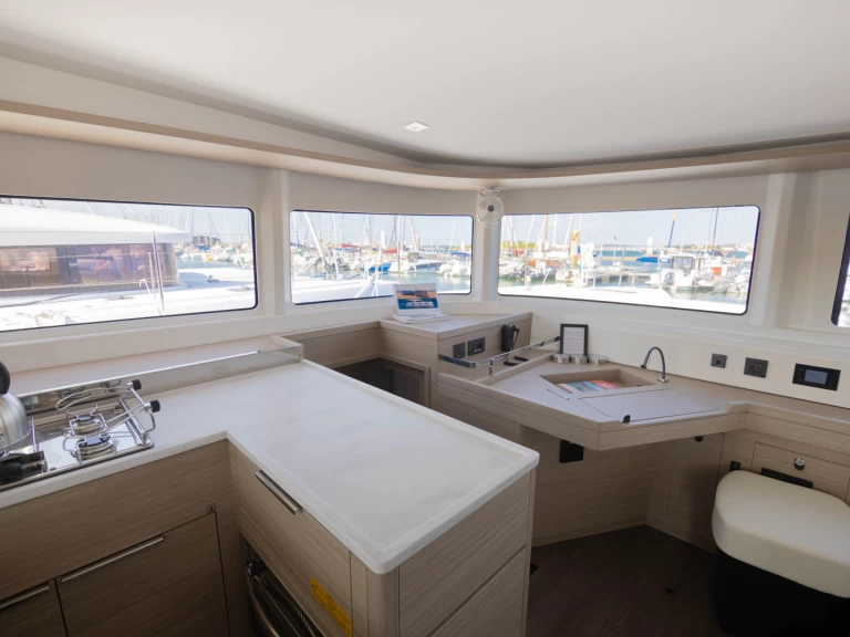 Catamarano a noleggio a Bas du Fort al miglior prezzo