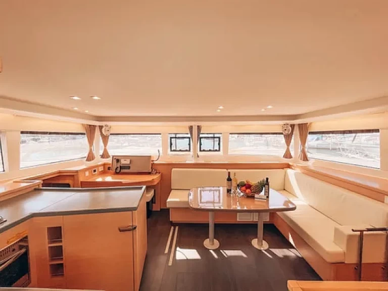 Noleggio barche Lagoon Lagoon 450 Sport Top a Álimos su Samboat