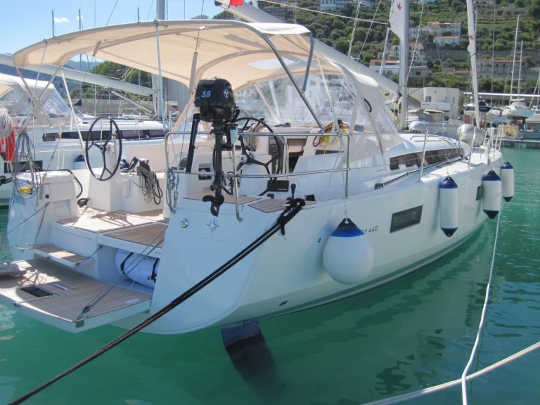 Noleggiare una Jeanneau Sun Odyssey 440 a Capo d'Orlando