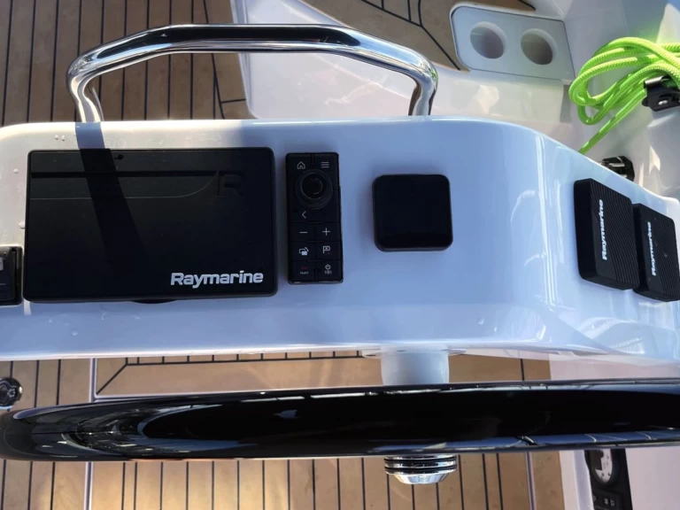 Elan Elan E6 da affittare a  Spalato