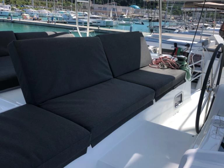 Noleggiare una Lagoon Lagoon 46 a Capo d'Orlando