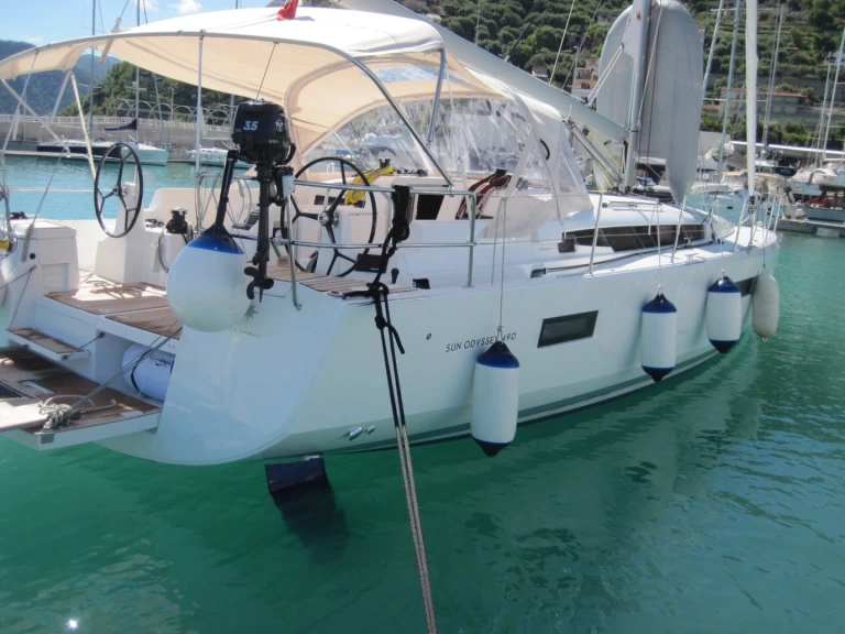 Noleggiare una Jeanneau Sun Odyssey 490 a Capo d'Orlando
