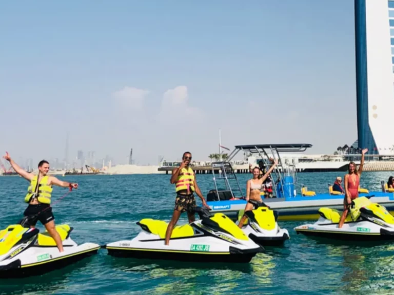 Noleggio a Dubai Marina – Kawasaki 15F su SamBoat