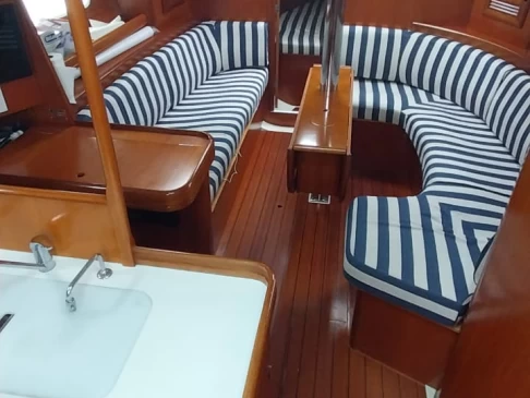Noleggiare una Bénéteau Oceanis 361 Clipper a La Trinité-sur-Mer