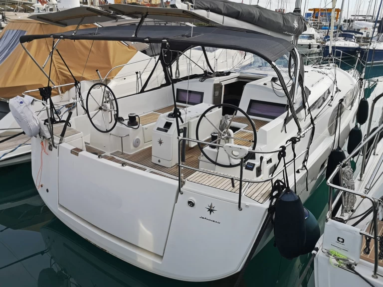 Jeanneau Sun Odyssey 440 - 4 cabine - 2 bagni da affittare a  Castiglioncello