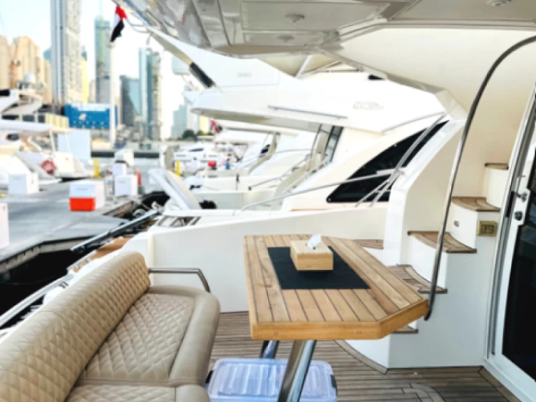 Noleggio barche Gulf Craft - Majesty Yachts Majesty 44 a Dubai Marina su Samboat