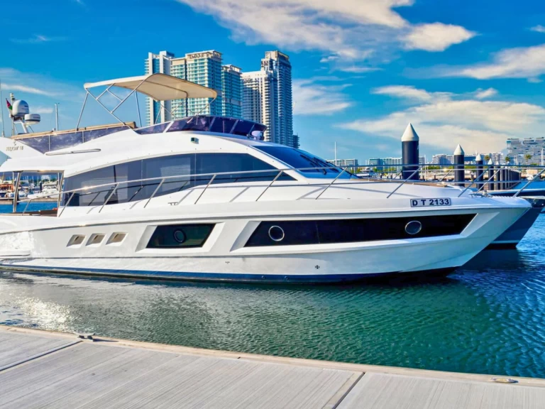 Noleggio barche Dubai Marina economico majesty 48ft