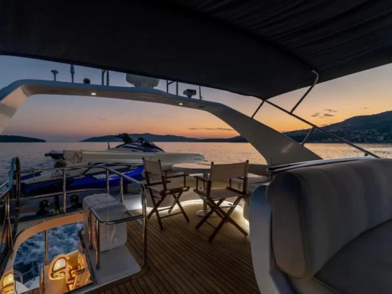 Custom Yaretti 2210  da affittare a  Cannigione