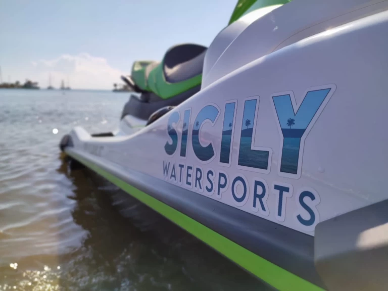 Noleggio Barca a motore con o senza skipper Kamarina a Letojanni