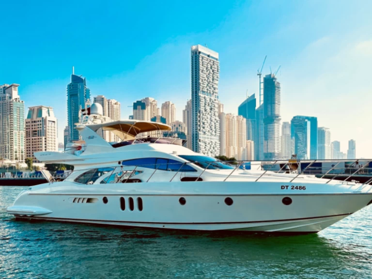 Yacht di lusso a noleggio a Dubai Marina al miglior prezzo