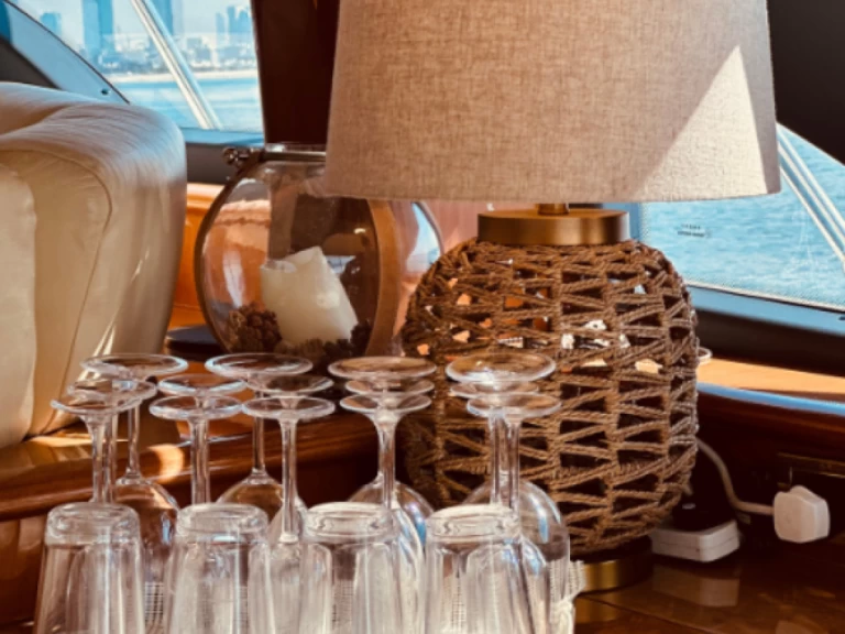 Noleggiare una Azimut Azimut 62 Fly a Dubai Marina