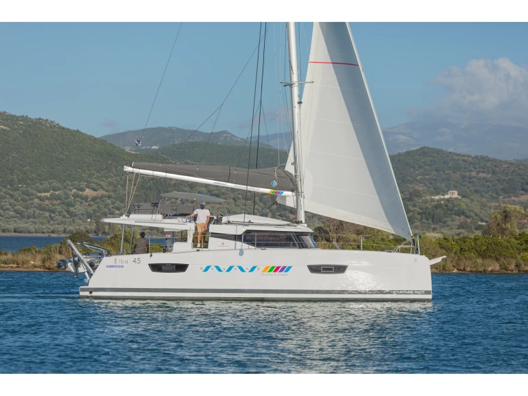 Noleggio Catamarano Fountaine Pajot con patente nautica