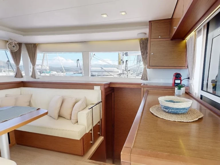 Noleggio Catamarano con o senza skipper Lagoon a Perigiali