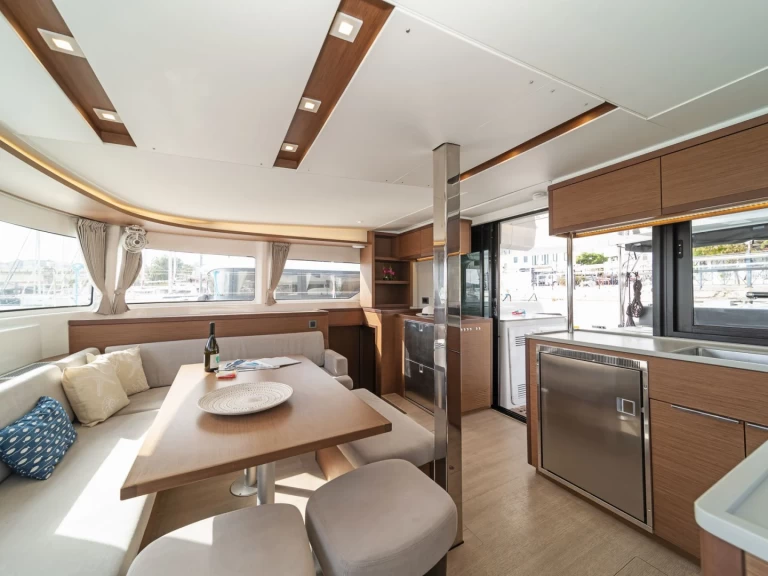 Noleggio Catamarano Lagoon con patente nautica