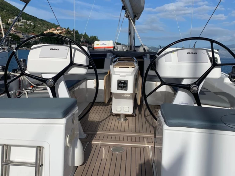 Barca a vela a noleggio a Perigiali al miglior prezzo