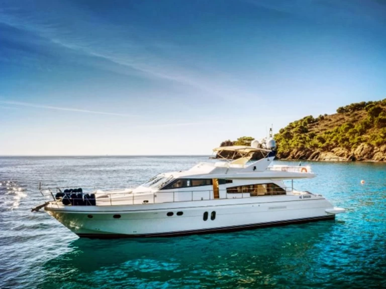 Noleggio Yacht di lusso Guy Couach con patente nautica