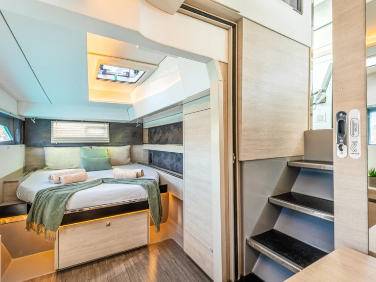 Catamarano a noleggio a Gouviá al miglior prezzo