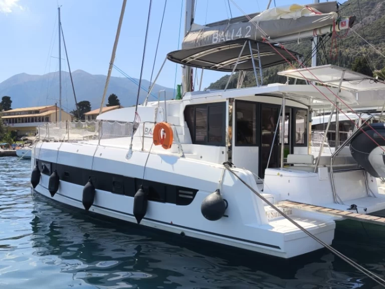 Noleggio Catamarano Bali con patente nautica