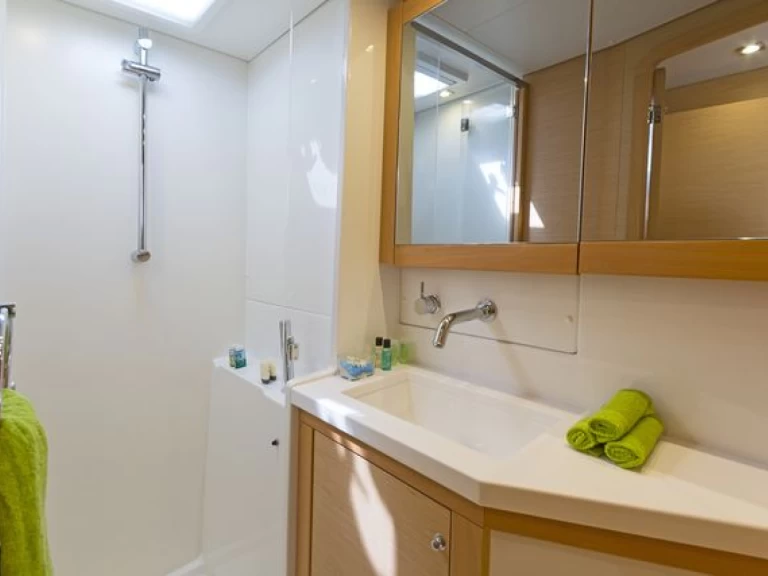 Noleggio Catamarano con o senza skipper Lagoon a Perigiali