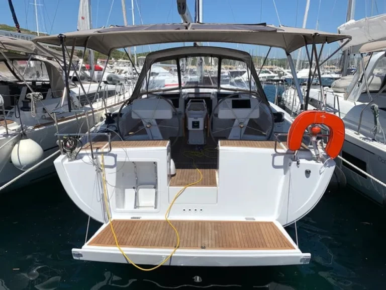 Noleggiare una Hanse Hanse 458 a Perigiali