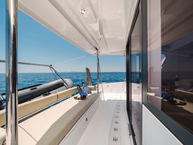 Catamarano a noleggio a Sámi al miglior prezzo