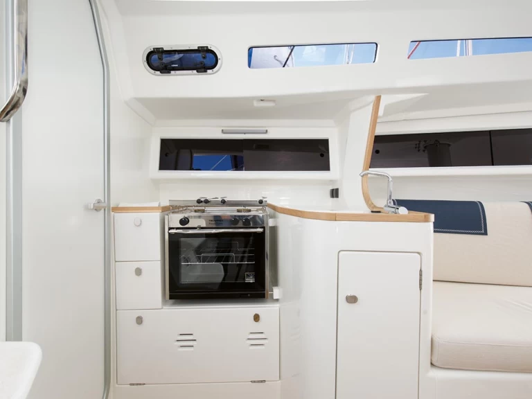 Noleggio Barca a vela con o senza skipper Italia Yachts a Punat