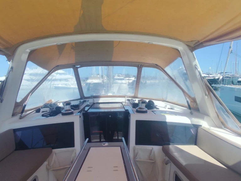 Bénéteau Oceanis 48 da affittare a  Gouviá