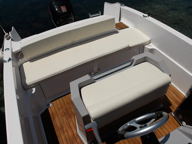 Noleggiare una Atlantic open 670 a Preko