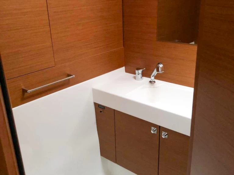 Noleggio Barca a vela Jeanneau con patente nautica