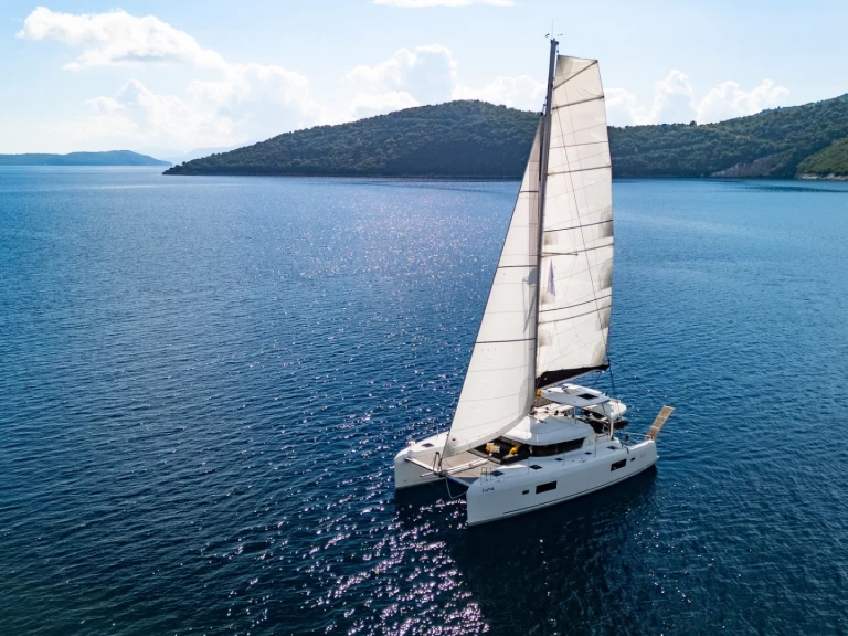 Noleggio Catamarano Lagoon con patente nautica