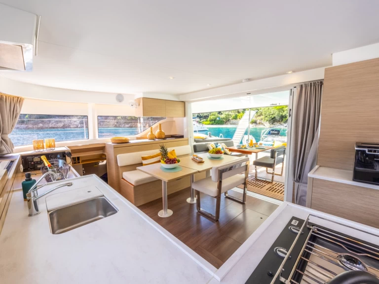 Noleggio Catamarano Lagoon con patente nautica