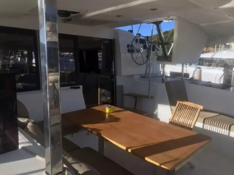 Noleggio Catamarano con o senza skipper Fountaine Pajot a Olbia