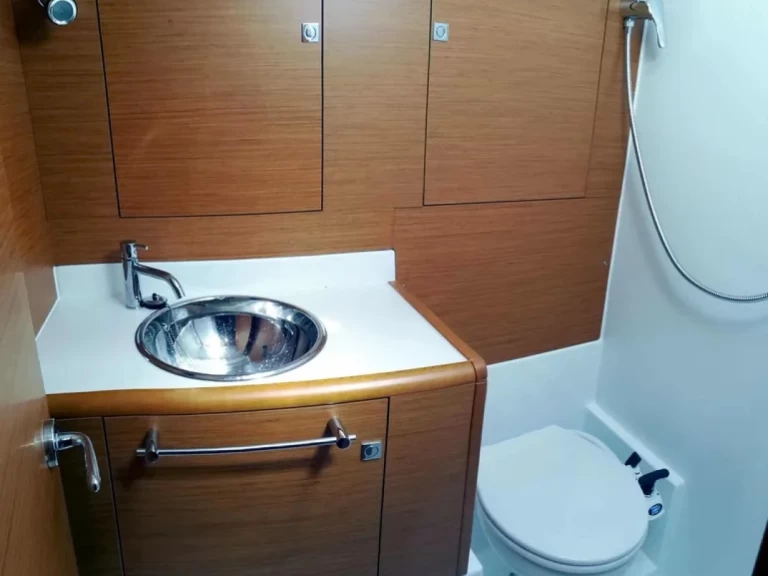 Noleggiare una Jeanneau Sun Odyssey 449 a Agropoli