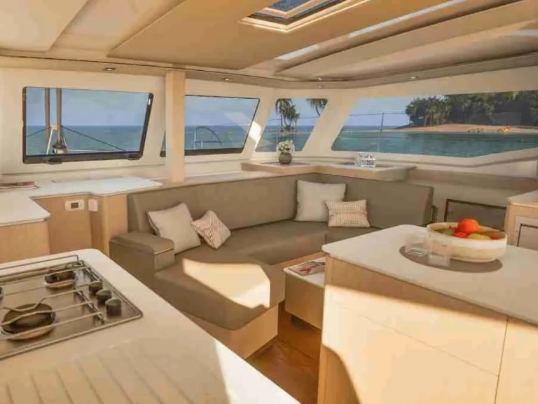 Noleggiare una Fountaine Pajot New 41 a Rodi Garganico
