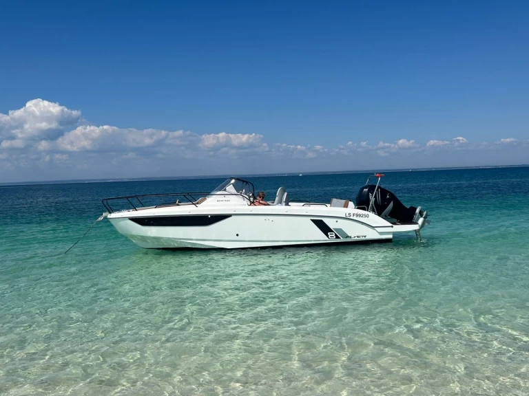 Noleggio Barca a motore Bénéteau con patente nautica