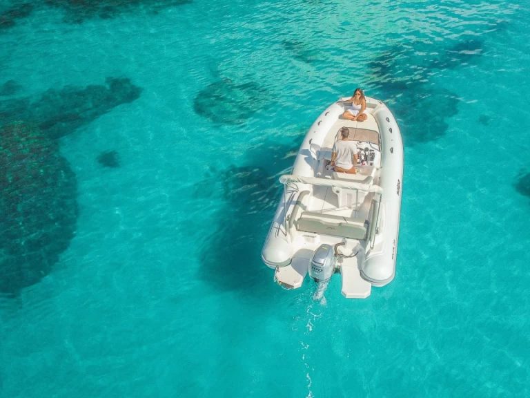 Noleggio Gommone Salpa con patente nautica