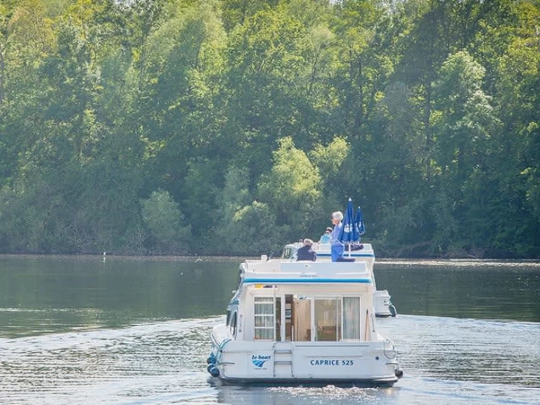Noleggiare una Le Boat Caprice a Messac