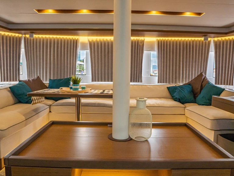 Catamarano a noleggio a Castelli al miglior prezzo