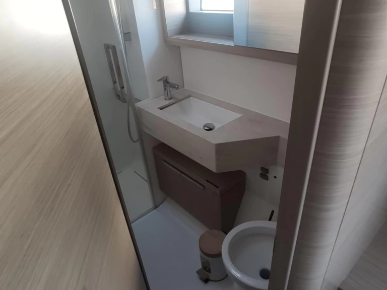 Noleggio barche Lagoon Lagoon 51 a Castelli su Samboat