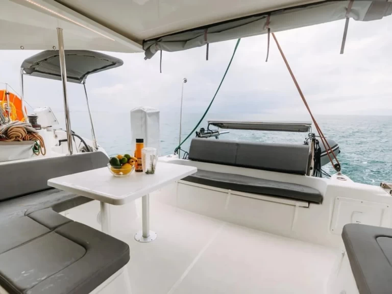 Noleggio Catamarano con o senza skipper Excess a Nikiána